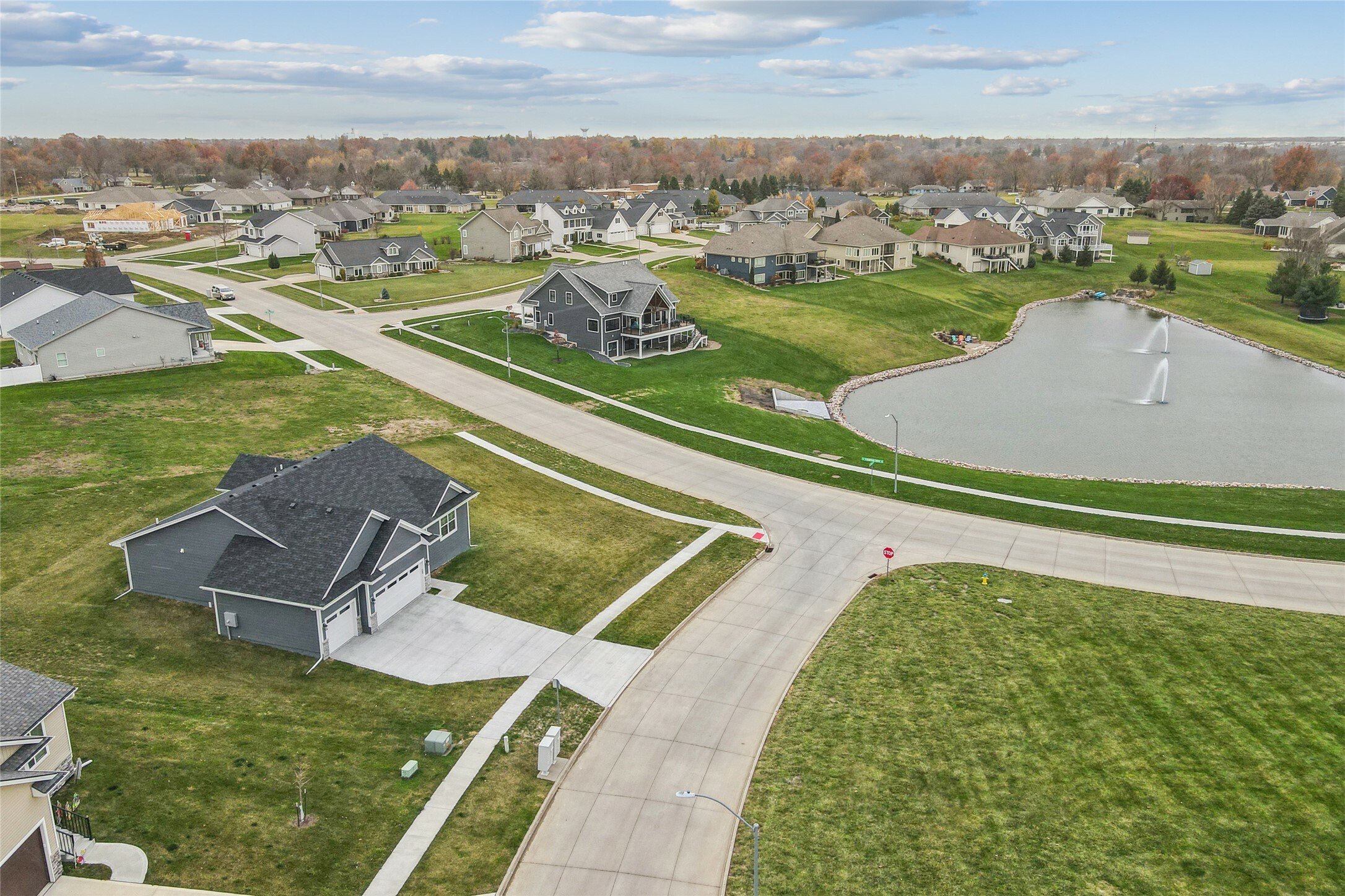 Property Photo:  1800 Lakeview Drive  IA 50219 