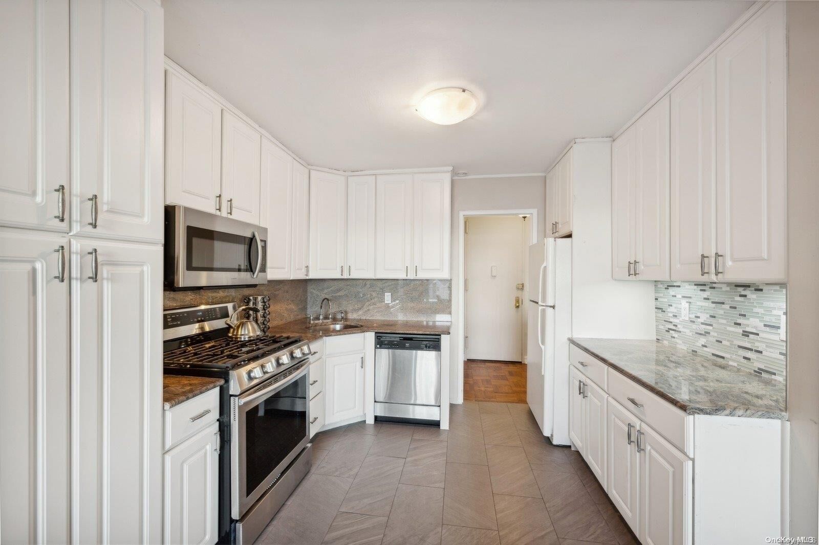 Property Photo:  166-25 Powells Cove Boulevard 4J  NY 11357 