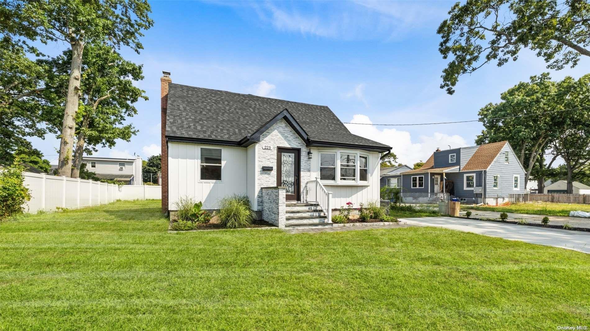 225 Abbington  Copiague NY 11726 photo