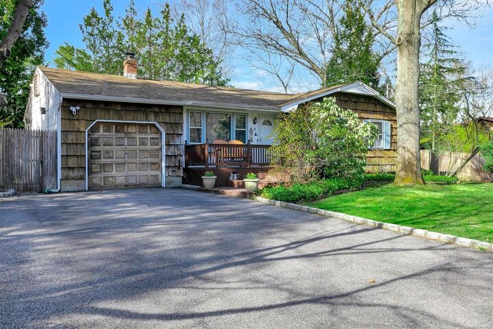 11 Madeline Road  Ridge NY 11961 photo