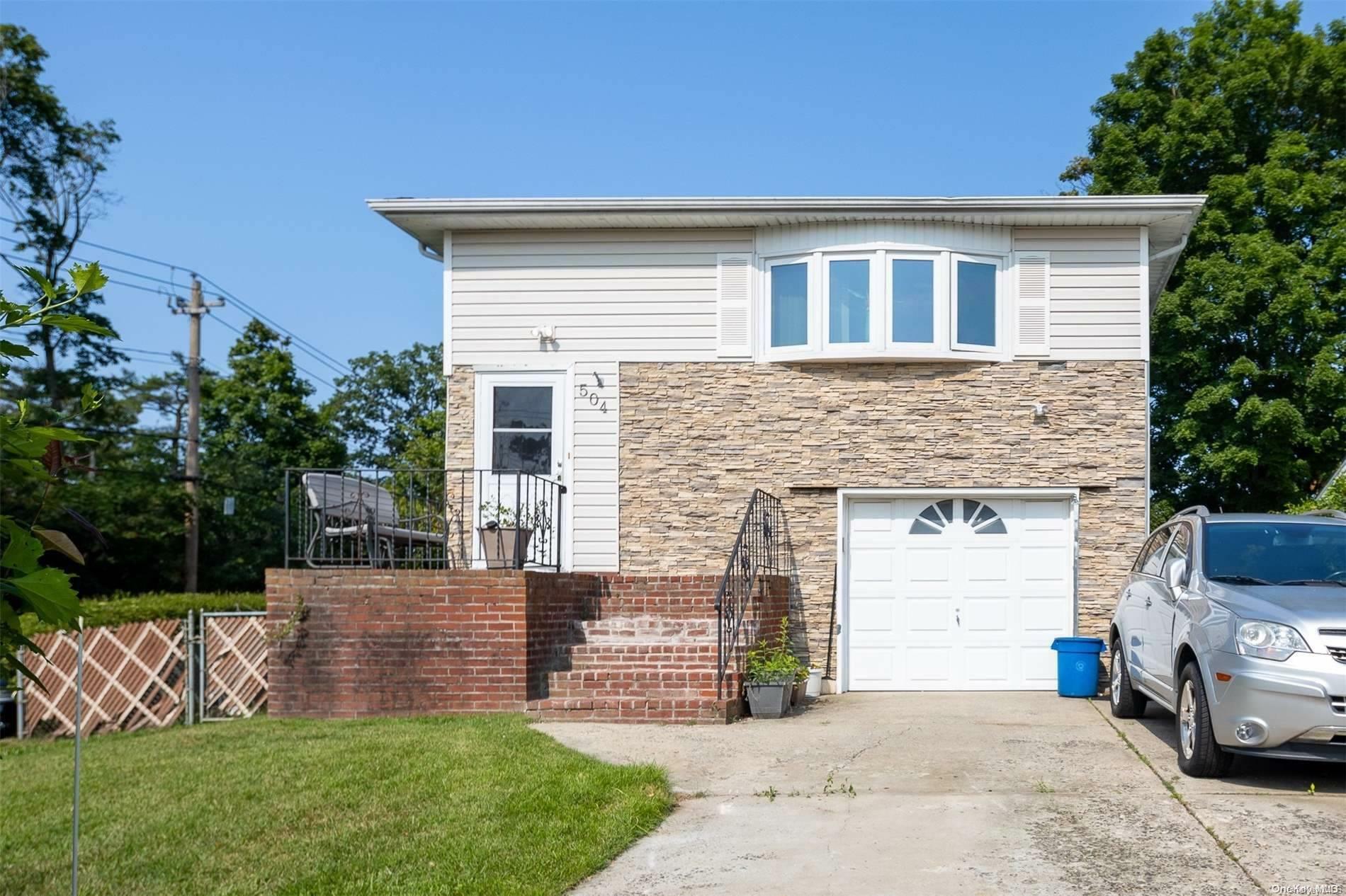 Property Photo: 504 Mount Place NY 11704