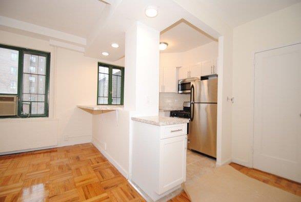 Property Photo: 1555 Unionport Road 7E NY 10462