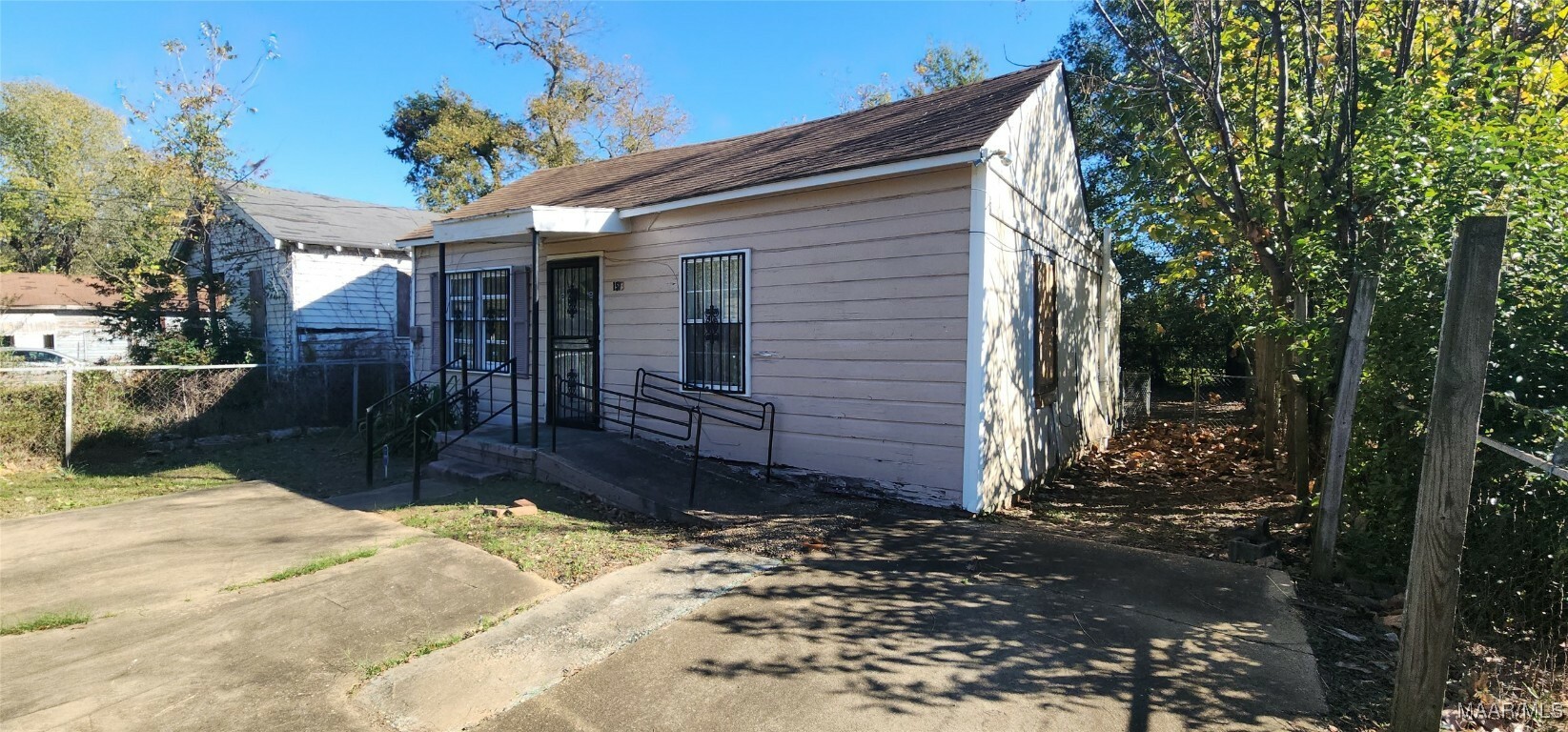 Property Photo: 1573 Oakland Street AL 36108