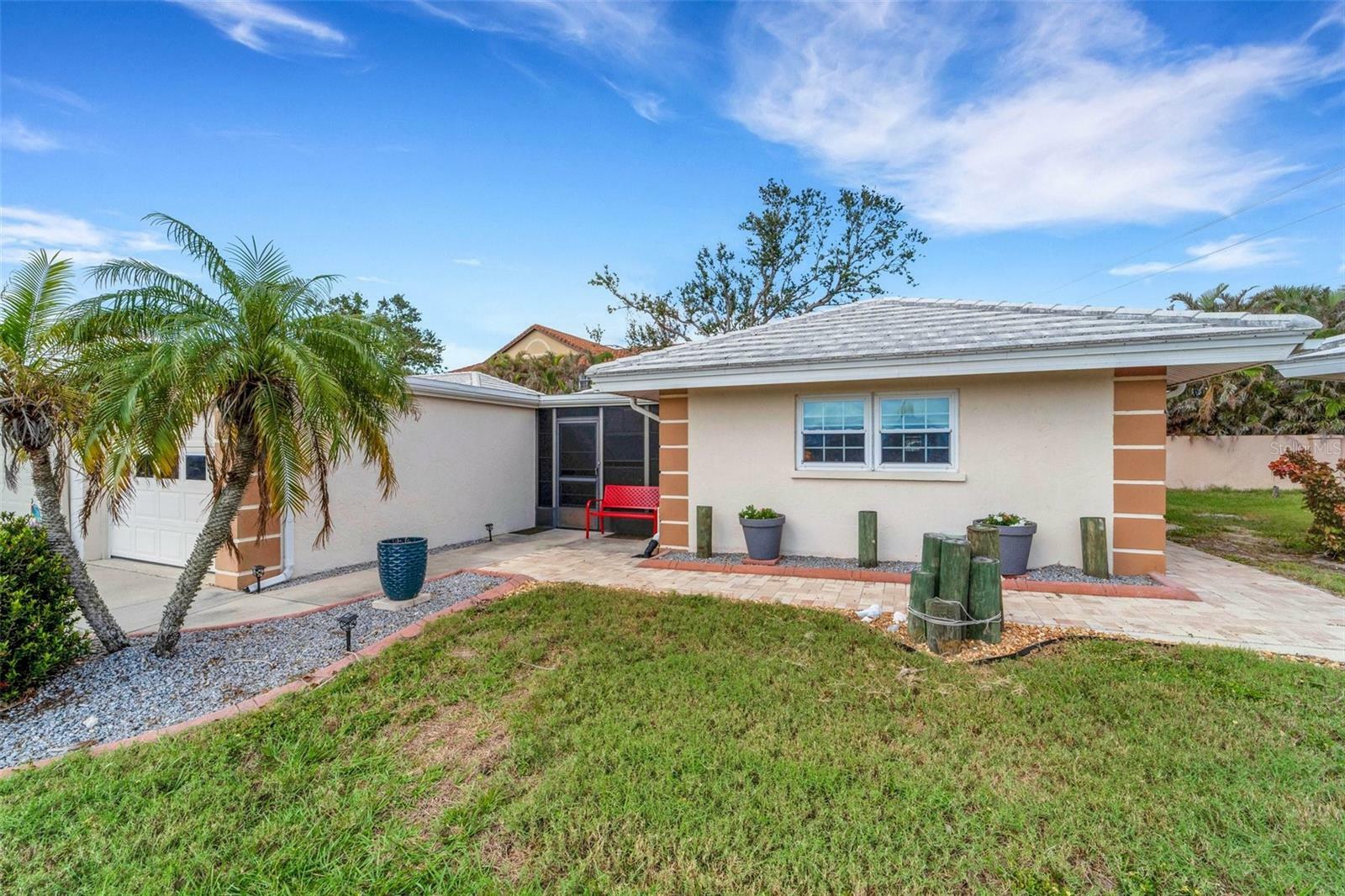 Property Photo:  115 Villa Drive 115  FL 34229 