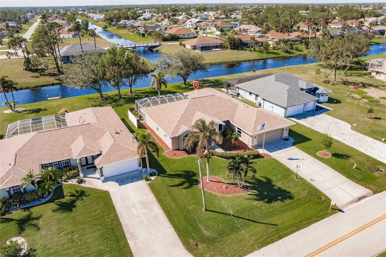 Property Photo: 712 Boundary Boulevard FL 33947