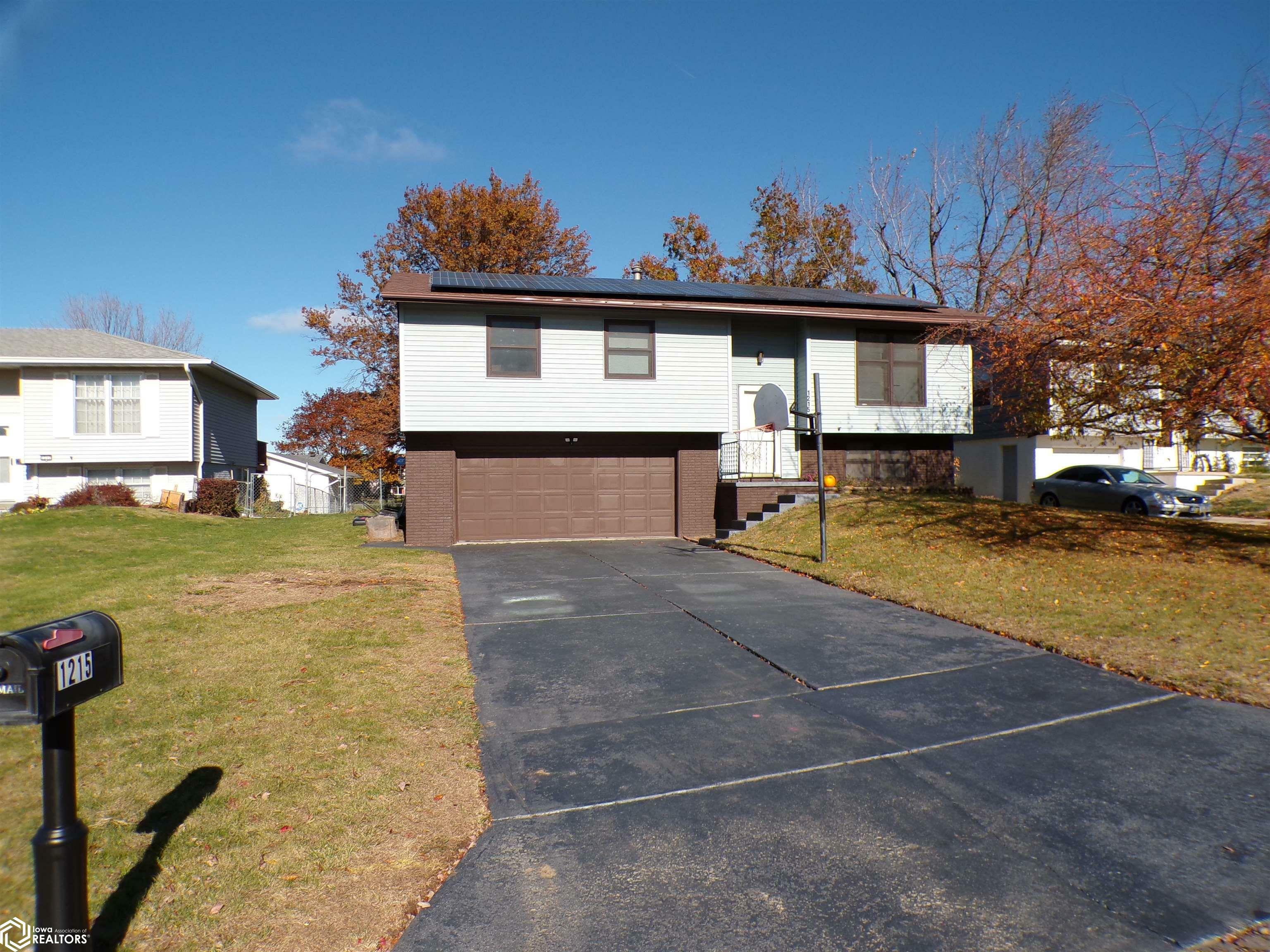 Property Photo:  1215 Rolling Meadows Road  IA 50158 