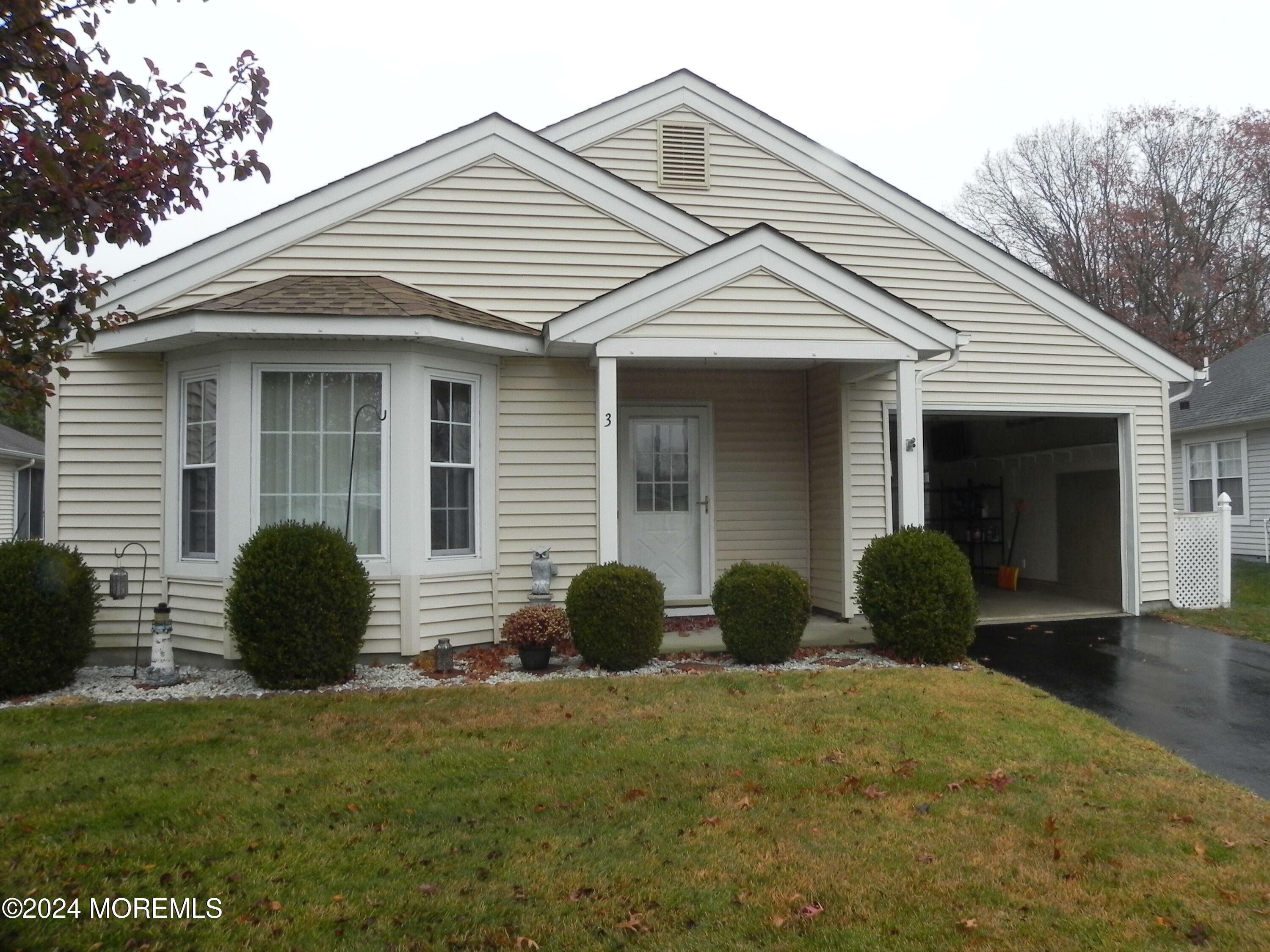 Property Photo:  3 Tall Hedge Court  NJ 08005 