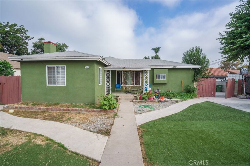 Property Photo:  1007 E Kay Street  CA 90221 