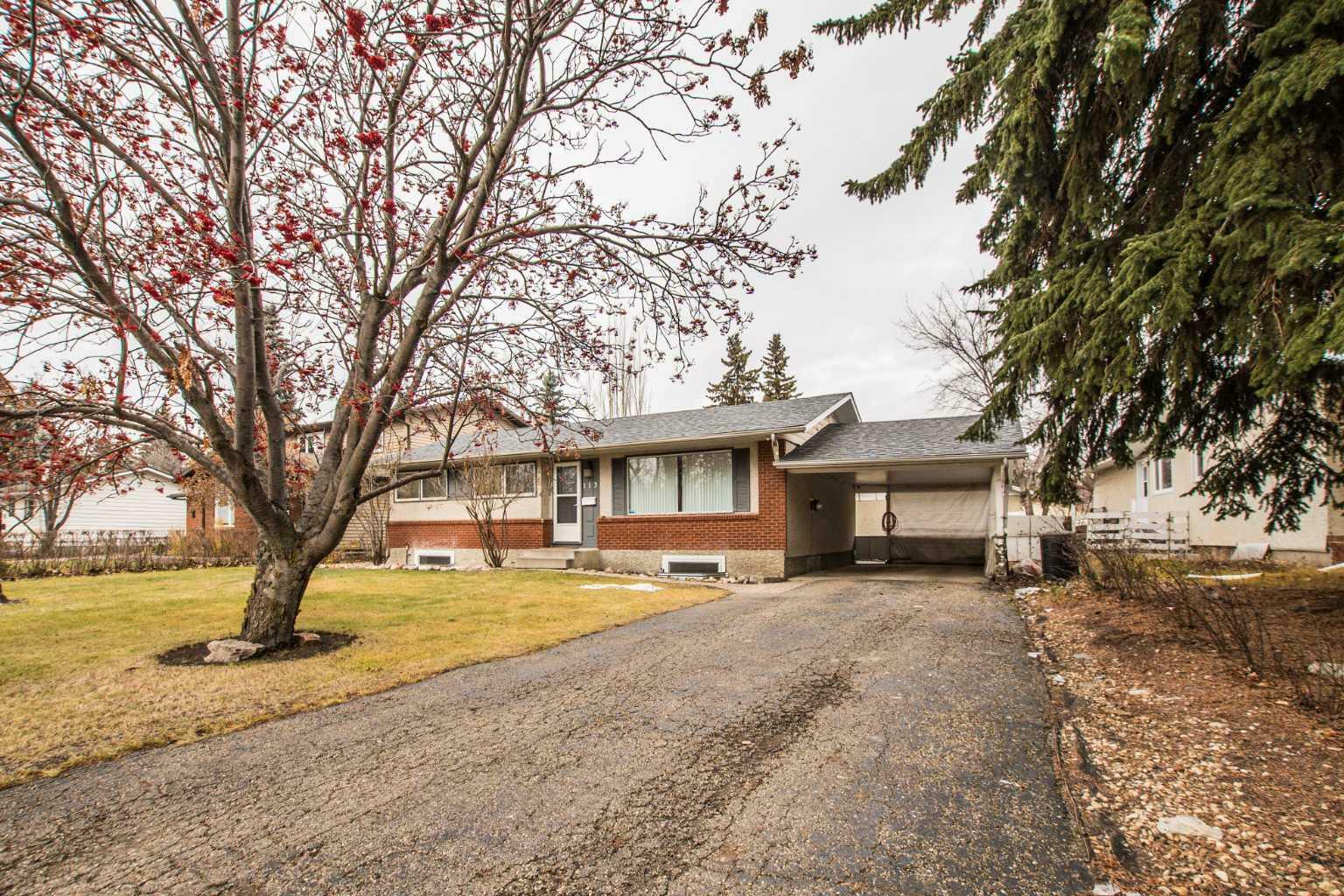 Property Photo:  113 Selkirk Boulevard  AB T4N 0G8 