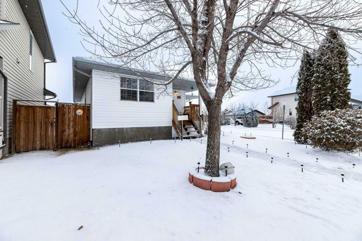 Property Photo:  625 Lancaster Drive  AB T4R 3N8 