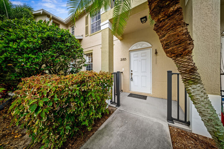 Property Photo: 2185 SE Grand Drive SE FL 34952
