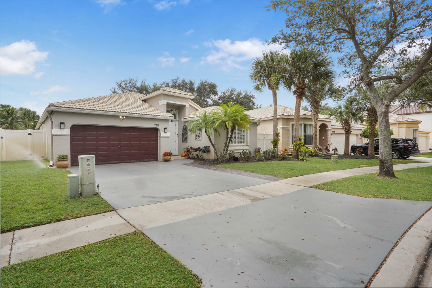 Property Photo:  7216 Copperfield Circle  FL 33467 