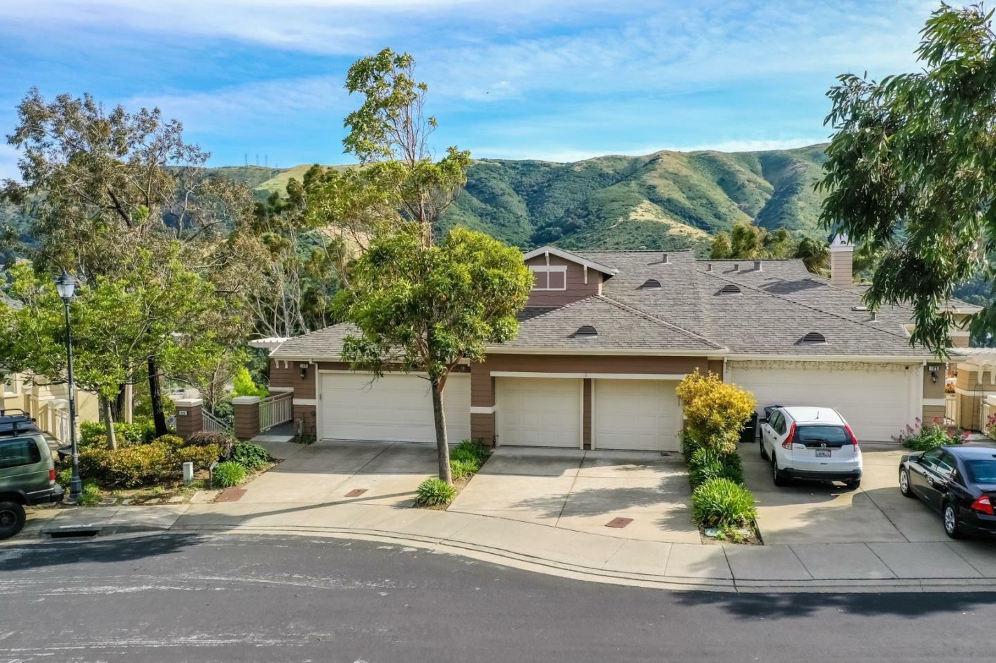 Property Photo:  122 Kestrel Court  CA 94005 