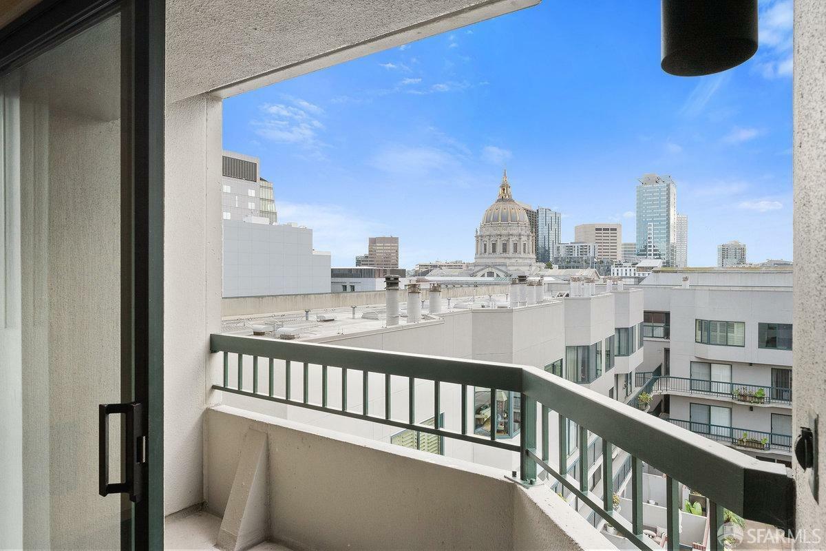 Property Photo:  601 Van Ness Avenue 504  CA 94102 