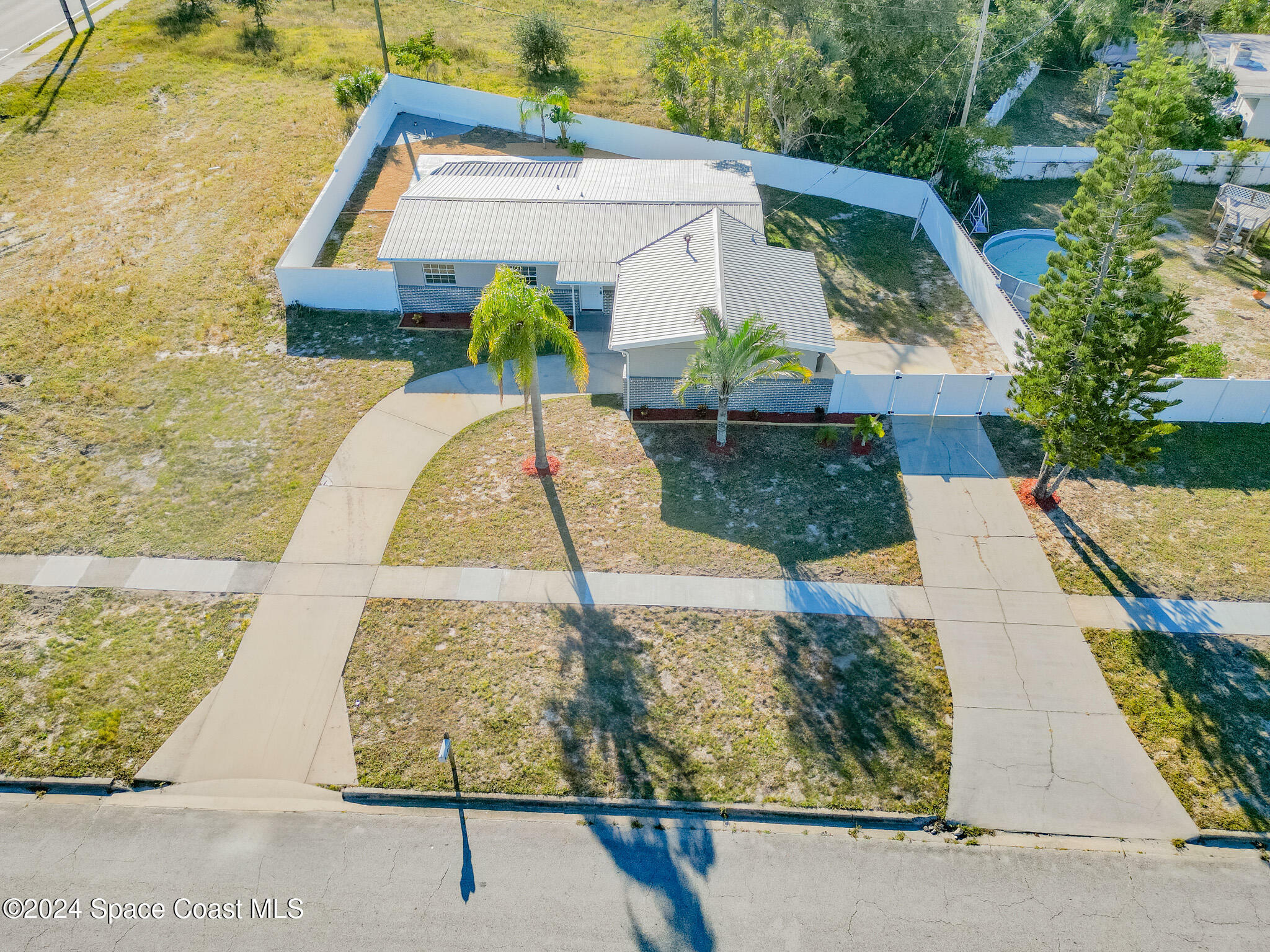 Property Photo:  400 Clarewood Boulevard  FL 32796 