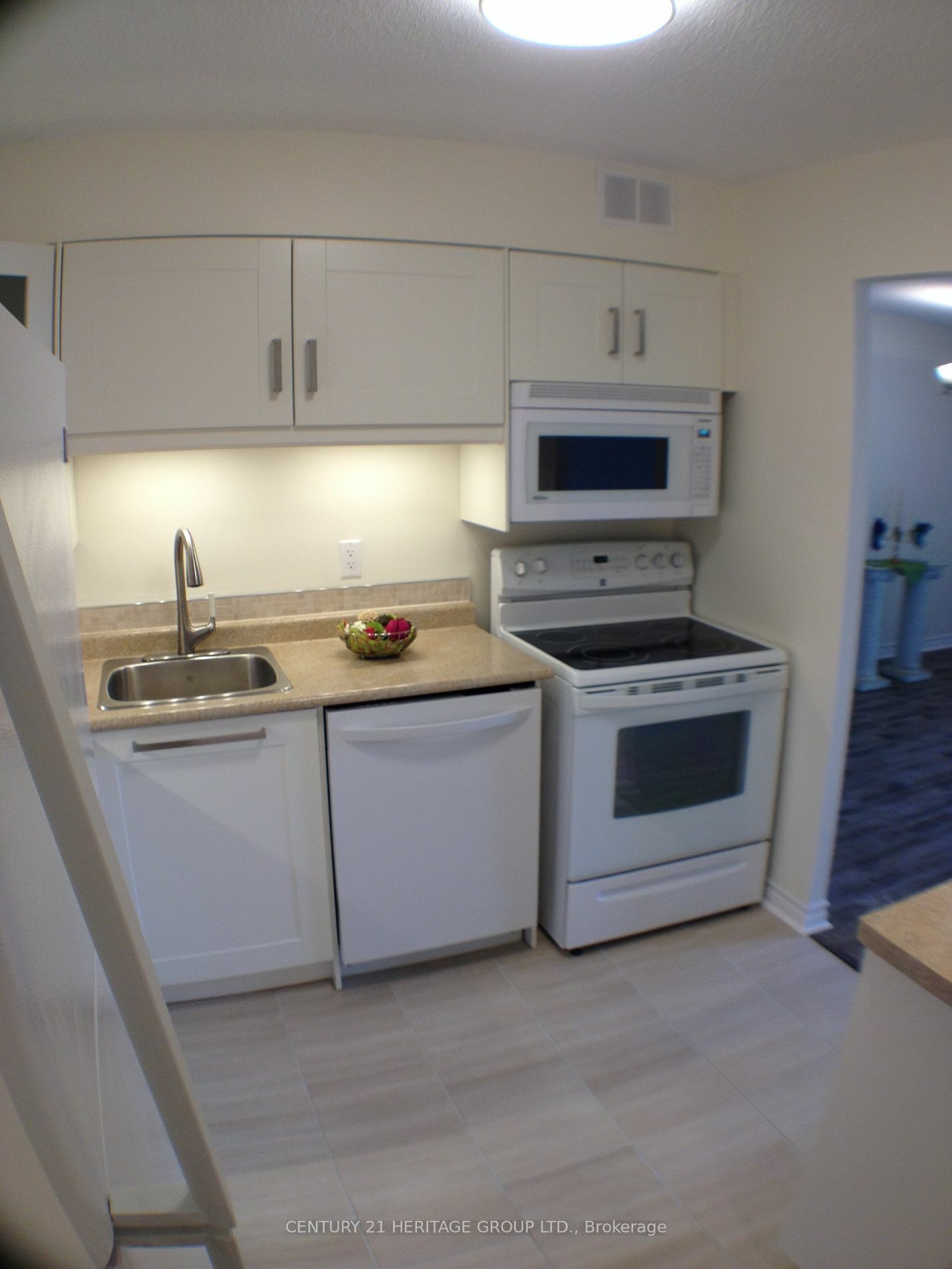 Property Photo:  20 William Roe Blvd 305  ON L3Y 5V6 