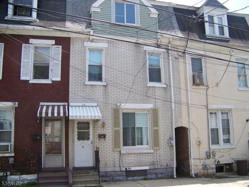 Property Photo:  17 Reese Ct  NJ 08865 