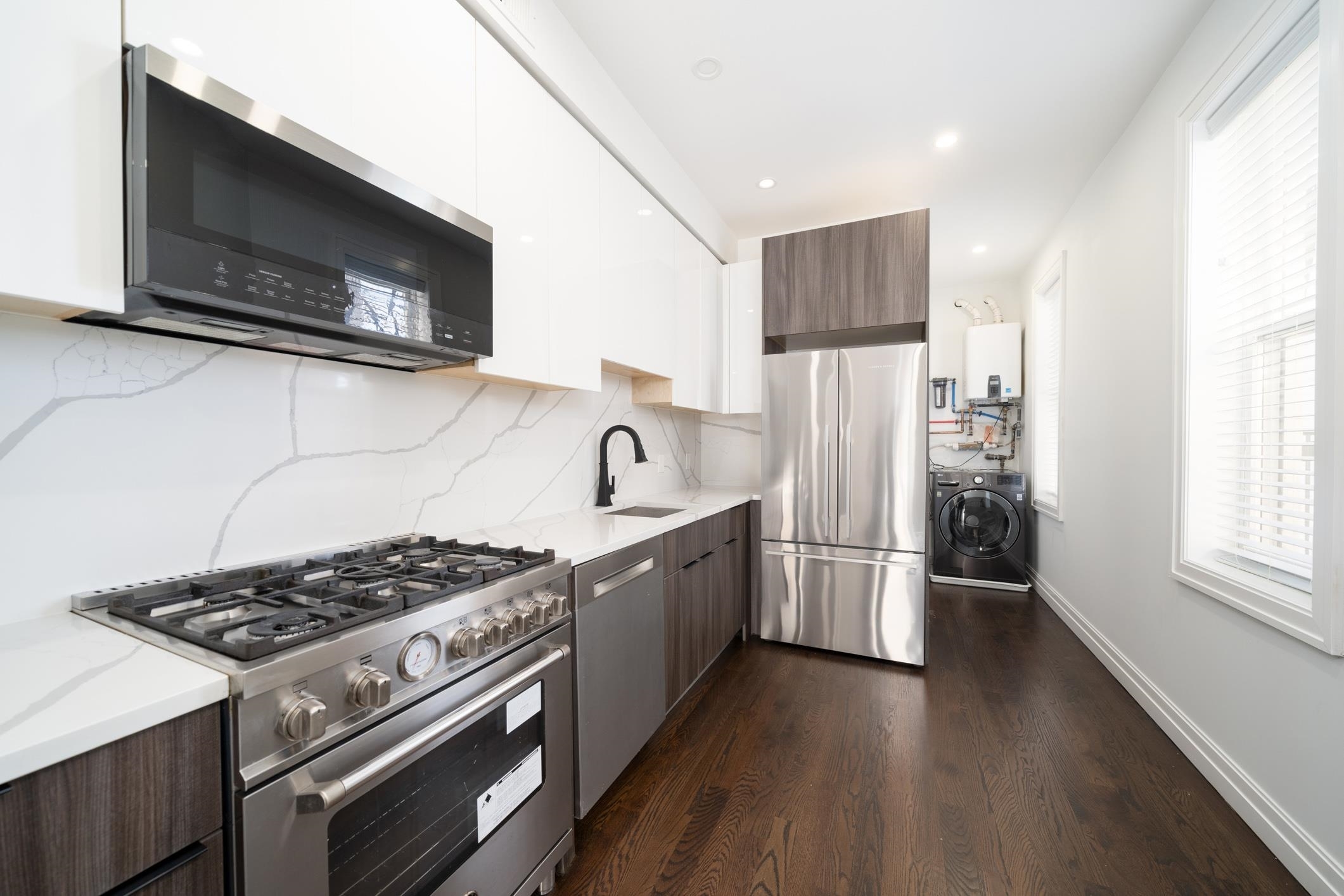 Property Photo:  6 Webster Ave 2L  NJ 07307 