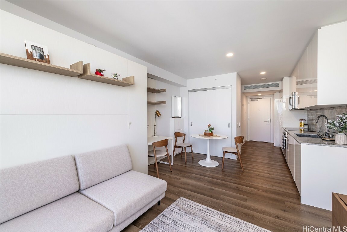 Property Photo:  987 Queen Street 3609  HI 96814 