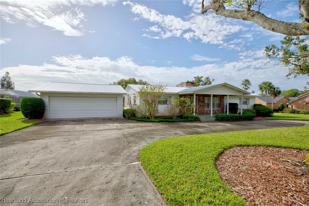 Property Photo:  1150 Lake Lotela Drive  FL 33825 