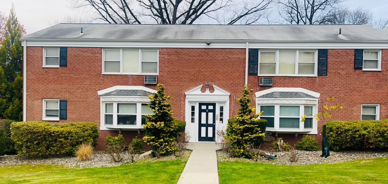 Property Photo: 6 Sussex Court 206 NY 10901