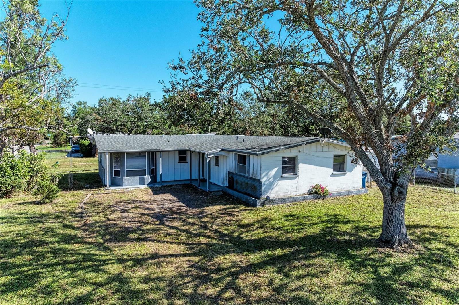 Property Photo:  404 53rd Avenue Drive E  FL 34203 