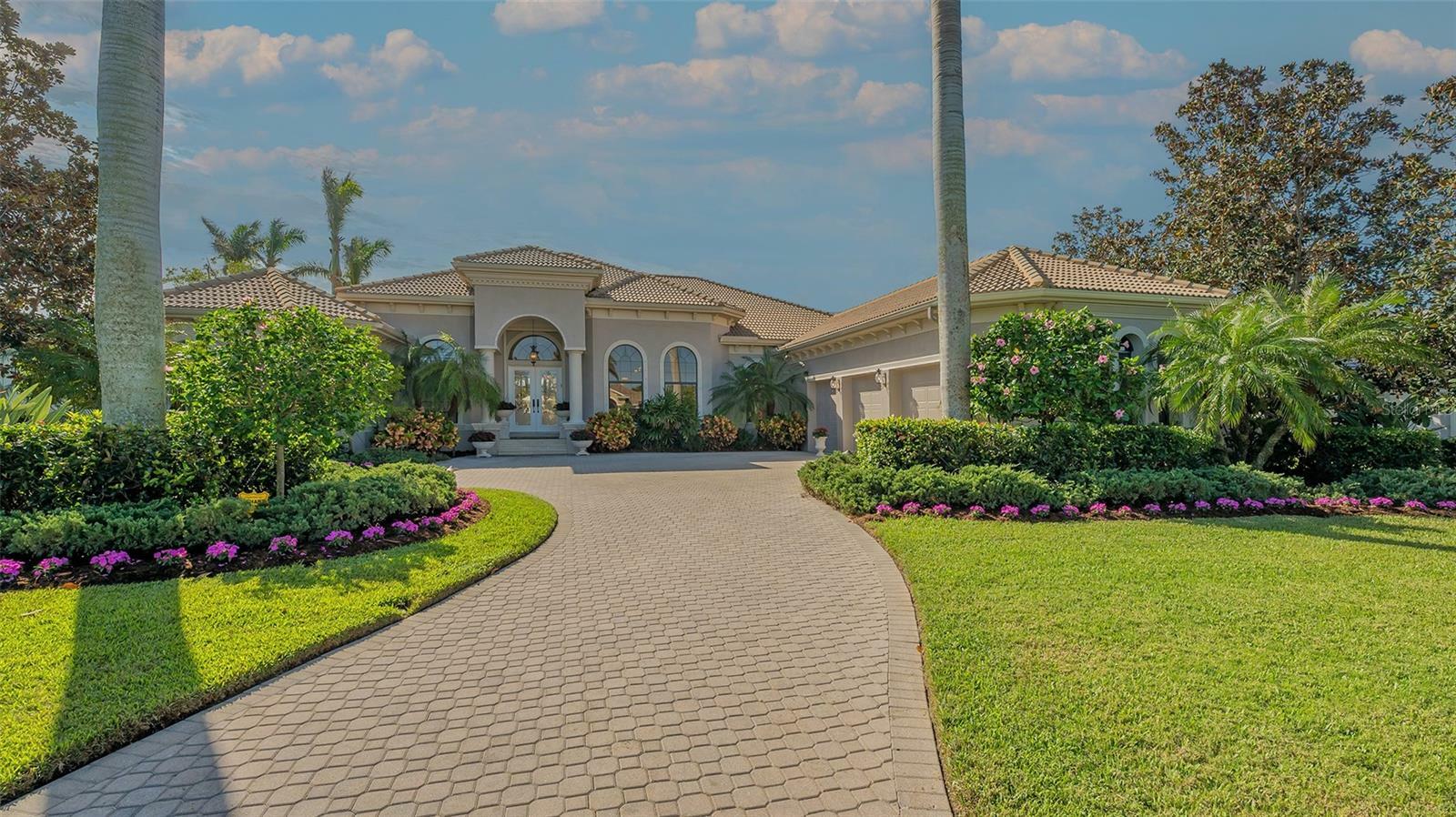 Property Photo:  703 Macewen Drive  FL 34229 