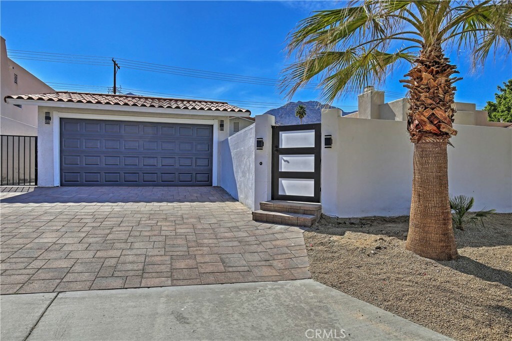 Property Photo:  54345 Avenida Carranza  CA 92253 