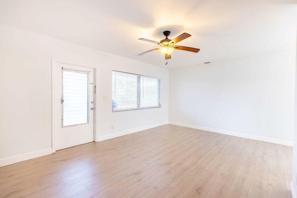 Property Photo:  426 NE 7th Avenue 2B  FL 33483 