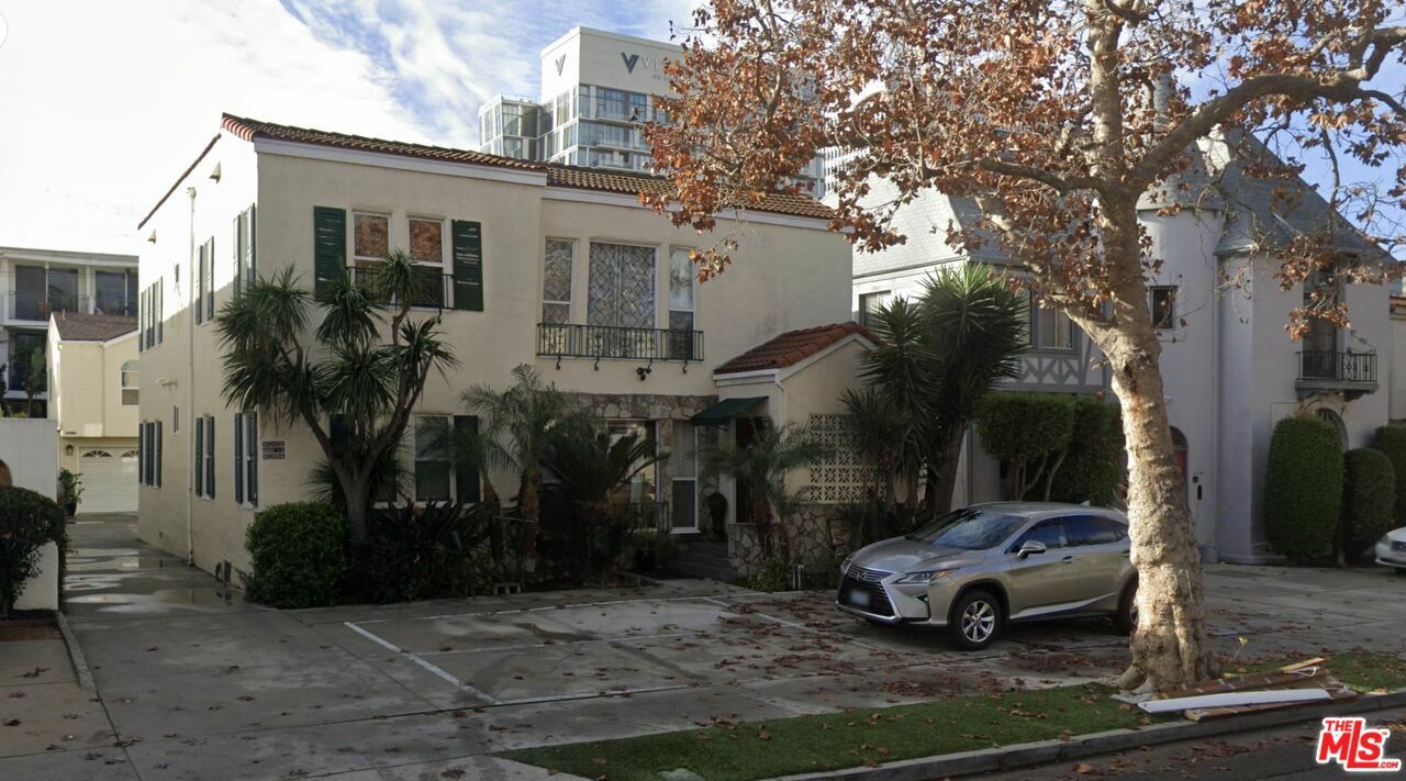 Property Photo:  6202  W 6th St Lower Unit  CA 90048 