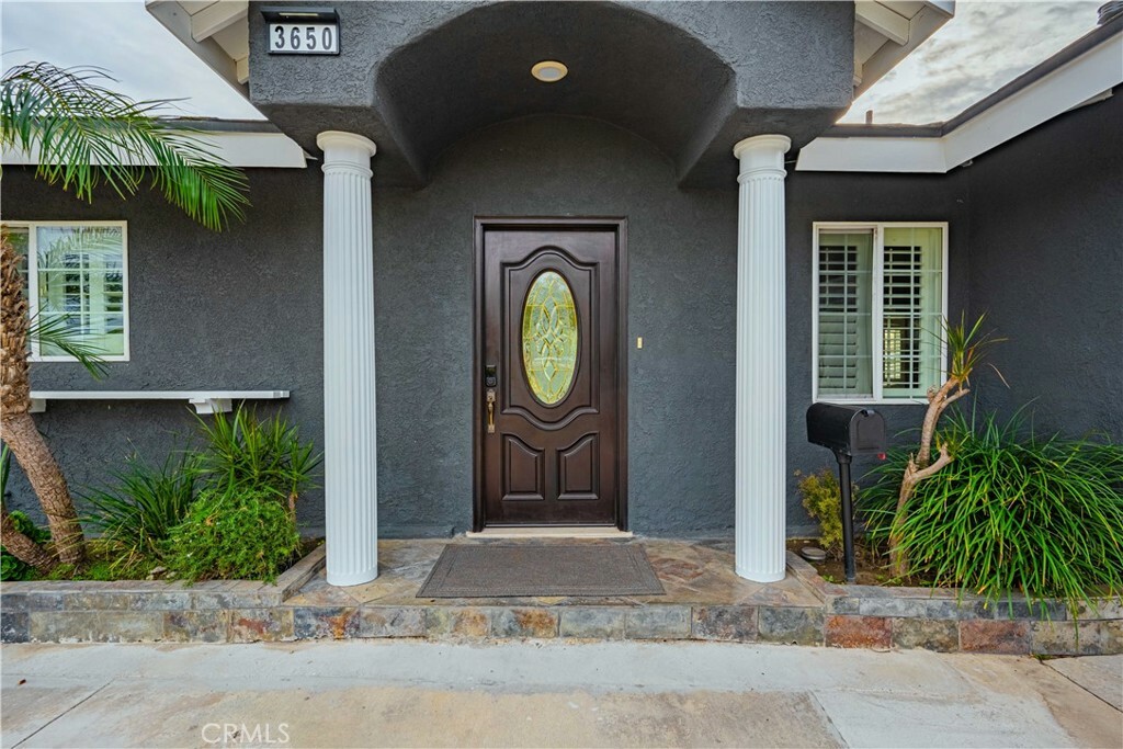 Property Photo:  3650 W Bouquet Avenue  CA 92804 