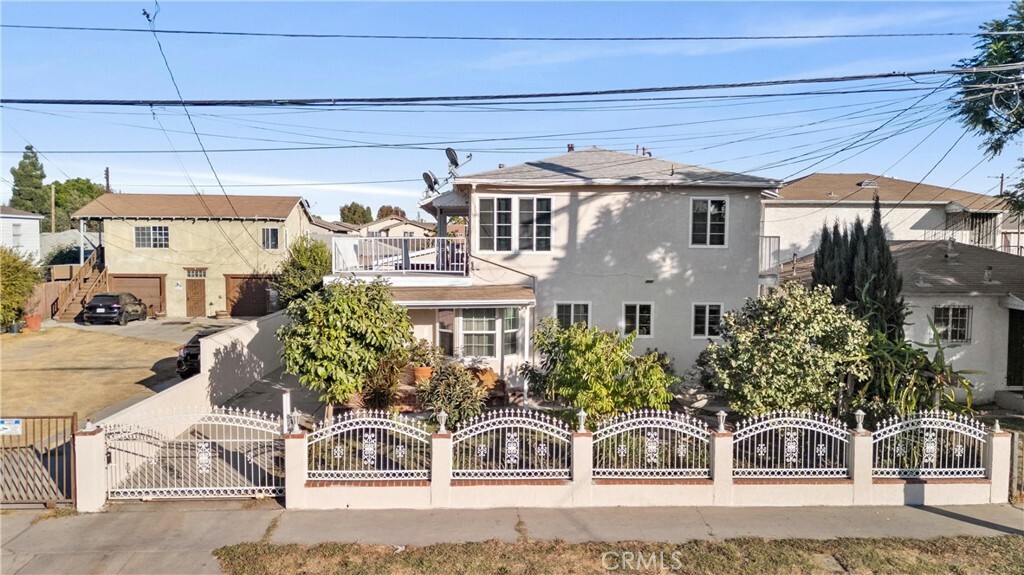 Property Photo:  510 S Tamarind Avenue A  CA 90220 