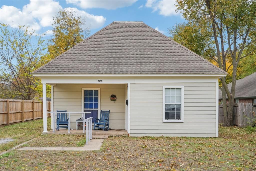 Property Photo: 208 W 4th Street OK 73003