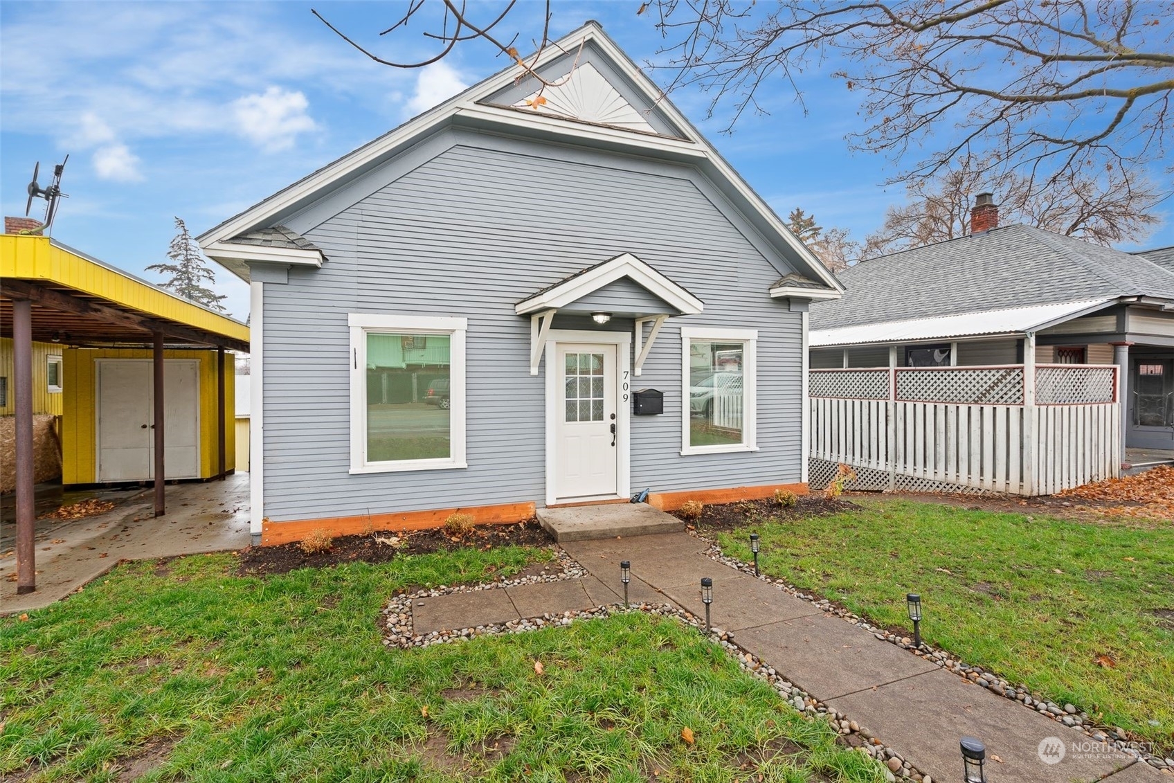 Property Photo:  709 N Water Street  WA 98926 