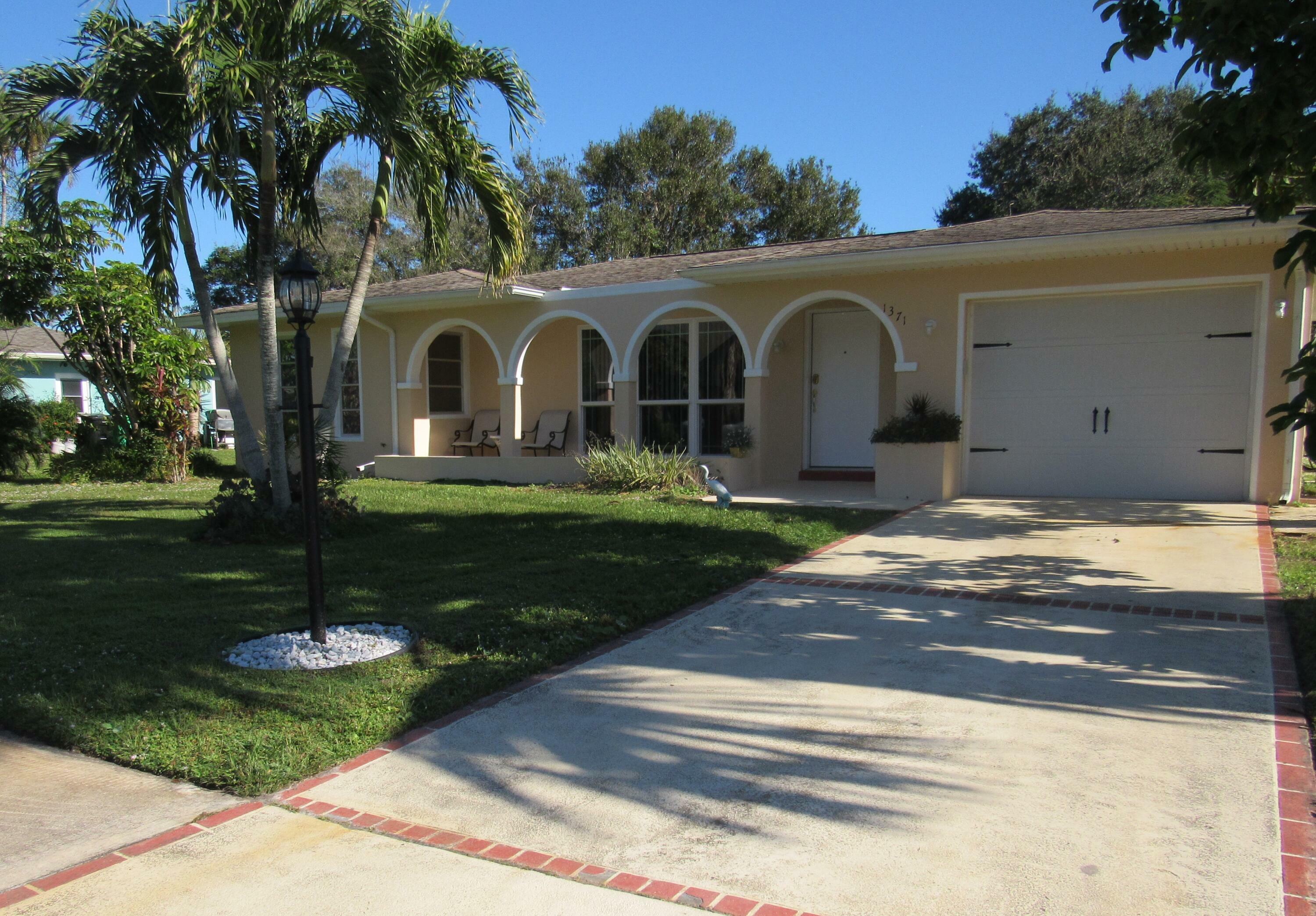 Property Photo:  1371 SE San Souci Lane  FL 34952 