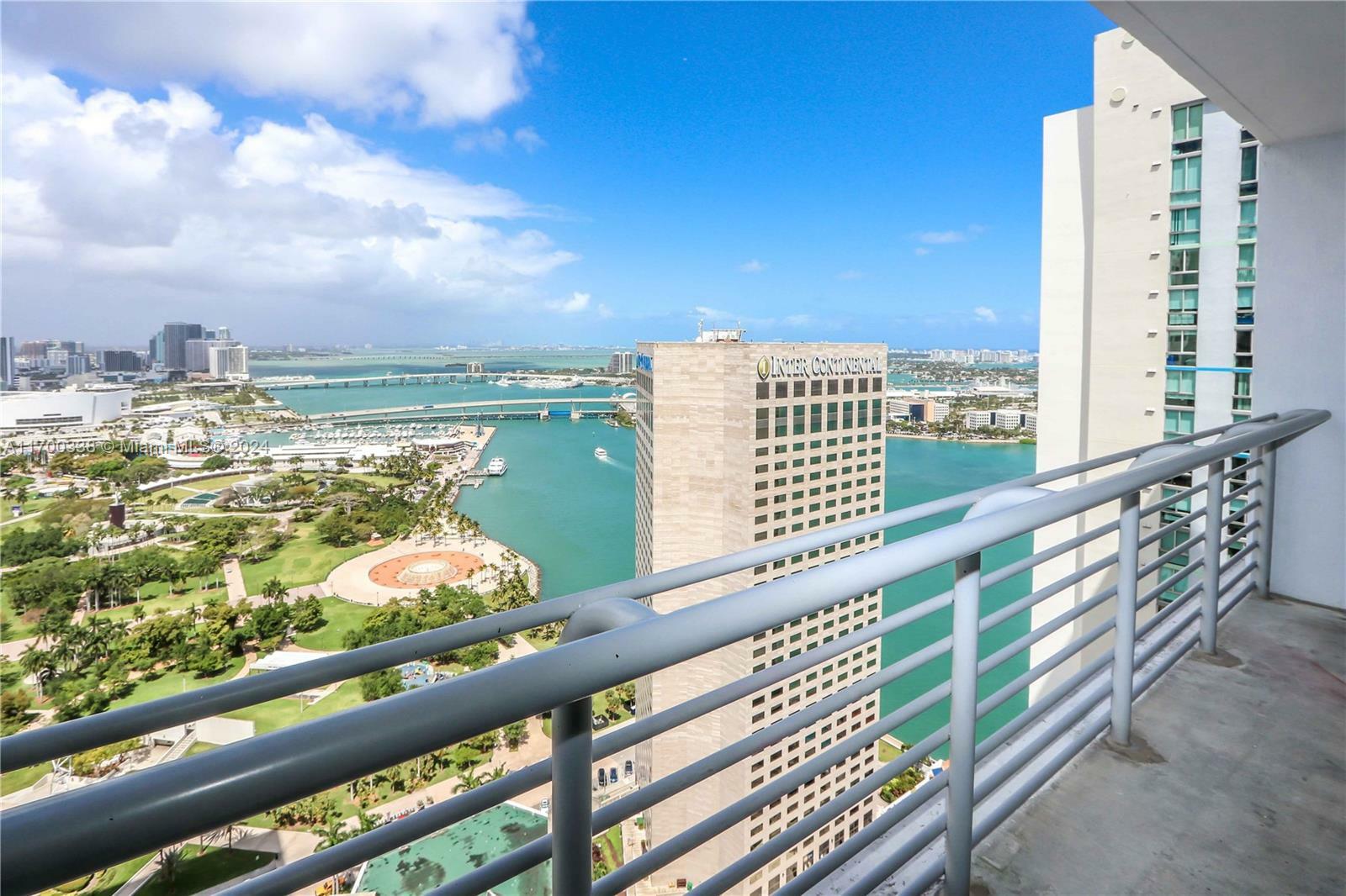 Property Photo:  325 S Biscayne Blvd 3918  FL 33131 