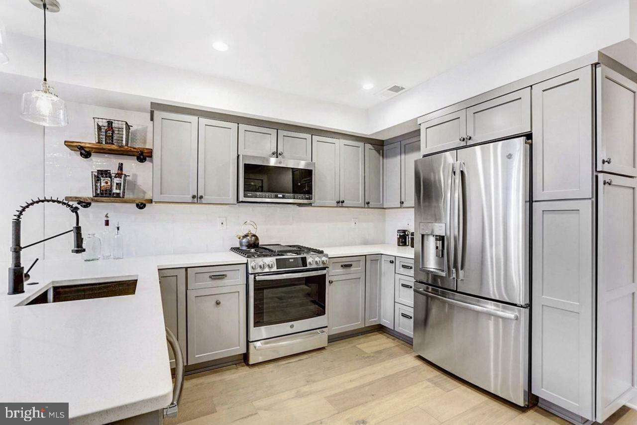 Property Photo:  427 Newton Place NW A  DC 20010 