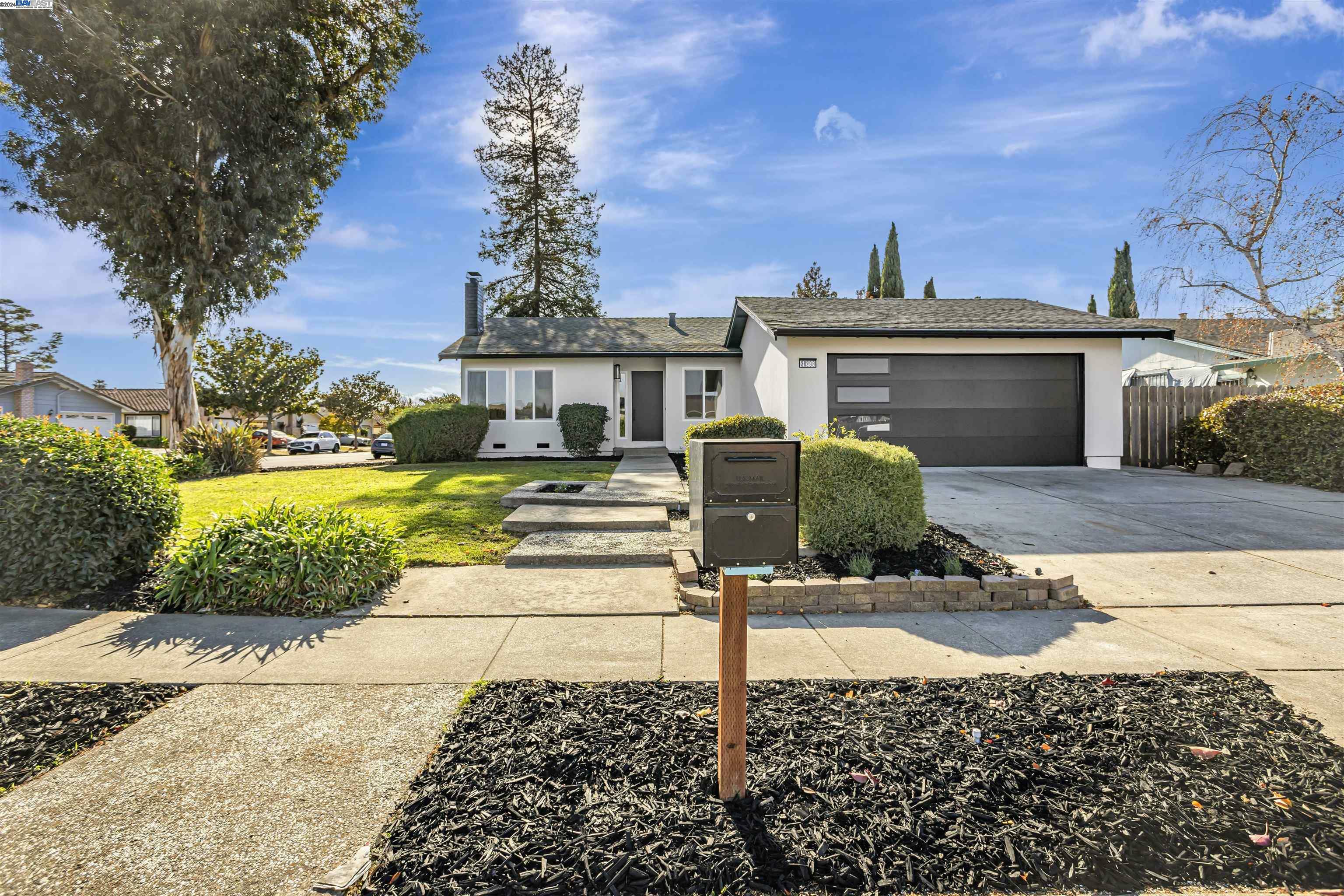 Property Photo:  38293 Columbine Pl  CA 94560 