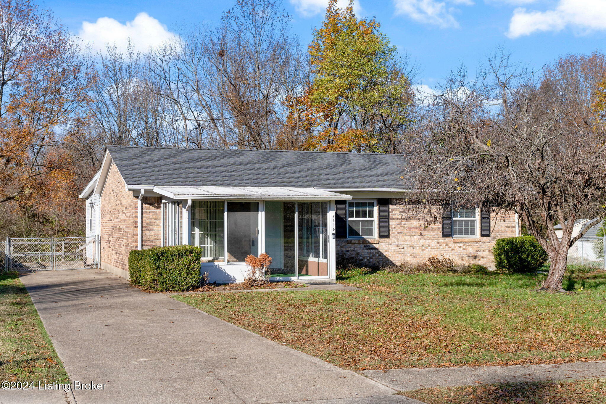 Property Photo:  6415 Riverdale Rd  KY 40272 