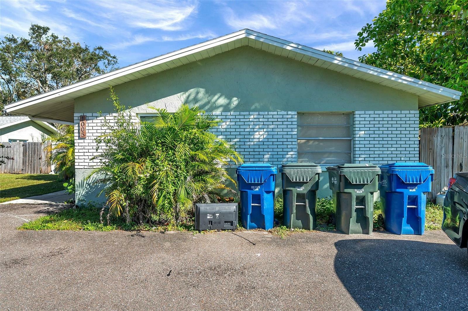 Property Photo:  1005 Lake Palms Drive  FL 33771 