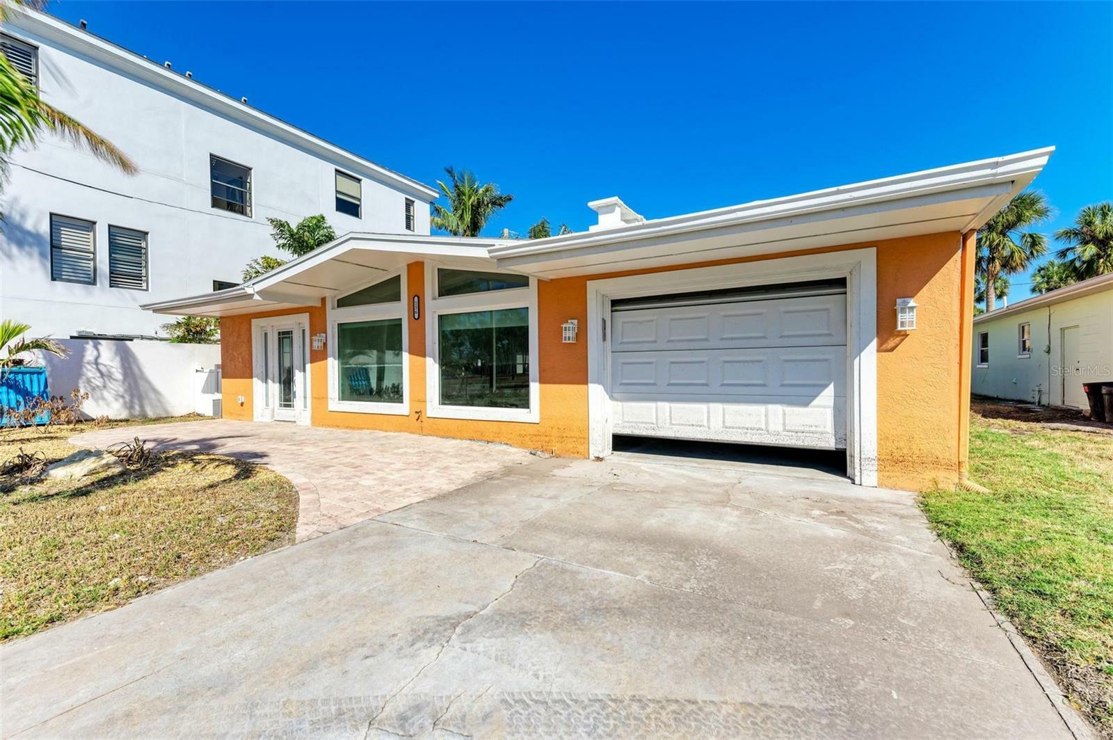 Property Photo:  156 N Blvd Of The Presidents  FL 34236 