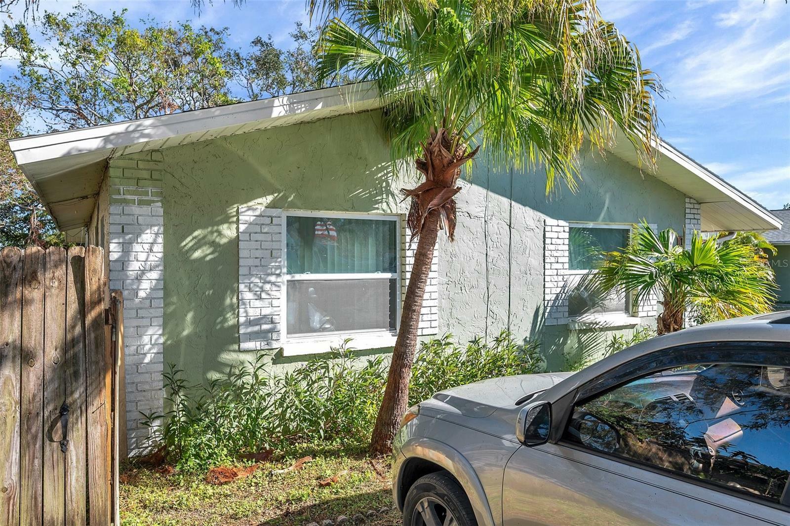 Property Photo:  1001 Lake Palms Drive  FL 33771 