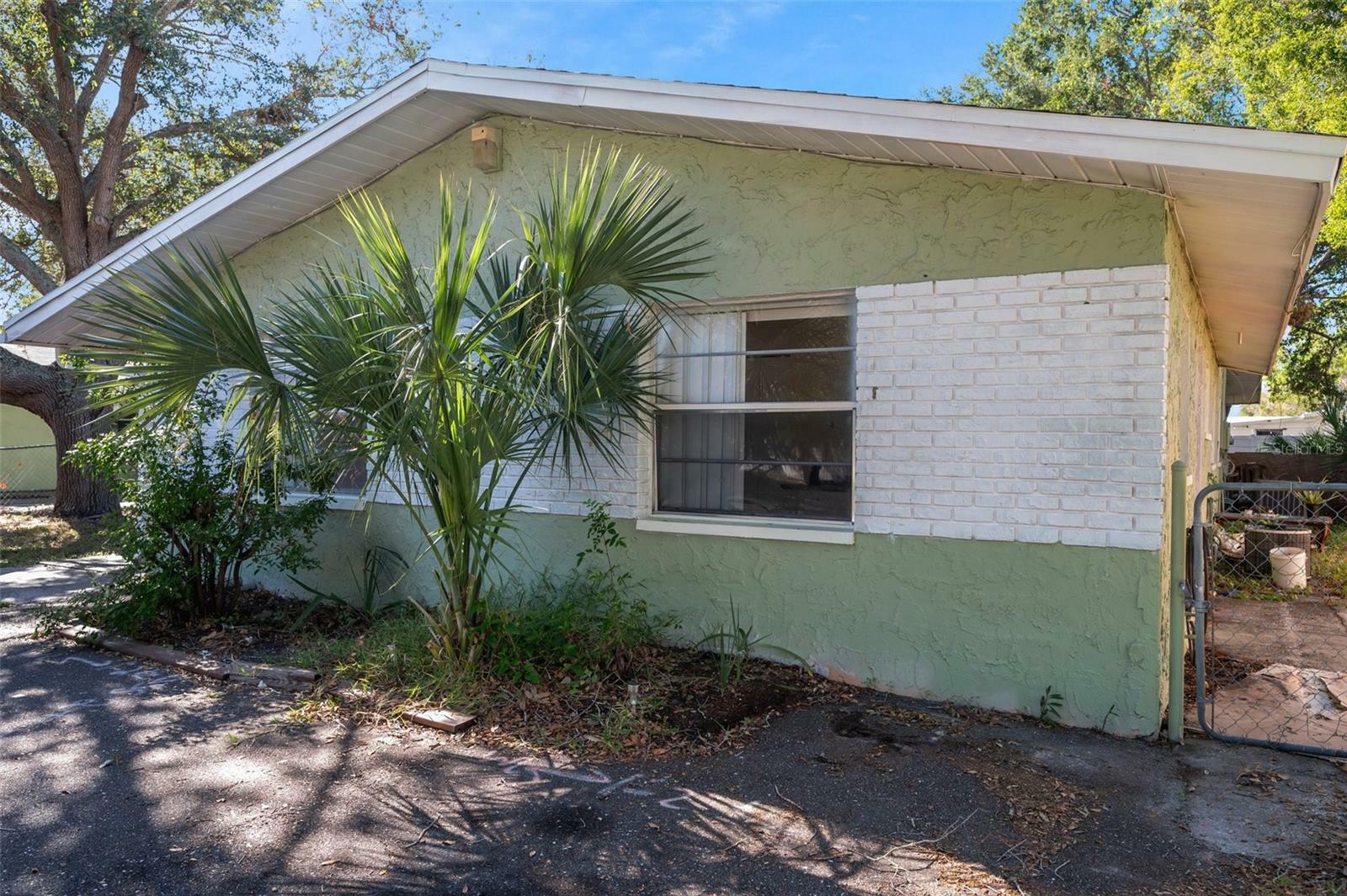 Property Photo:  914 Lake Palms Drive  FL 33771 