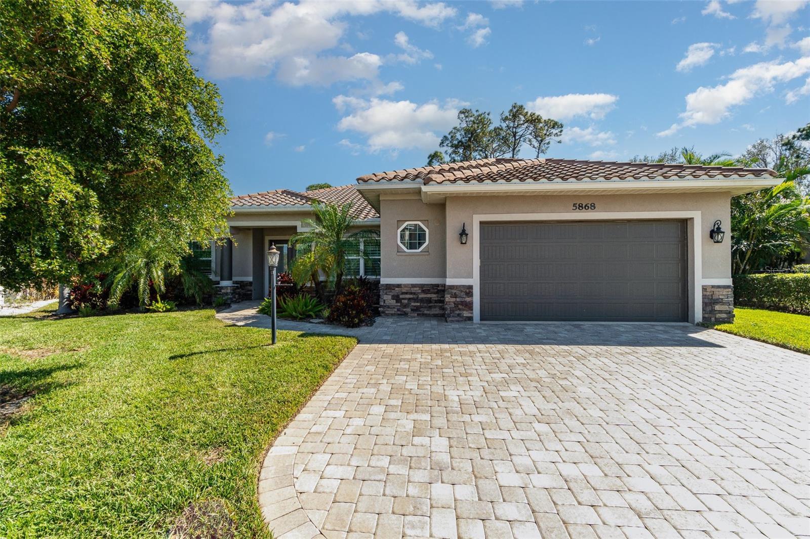 Property Photo:  5868 Meriwether Place  FL 34232 
