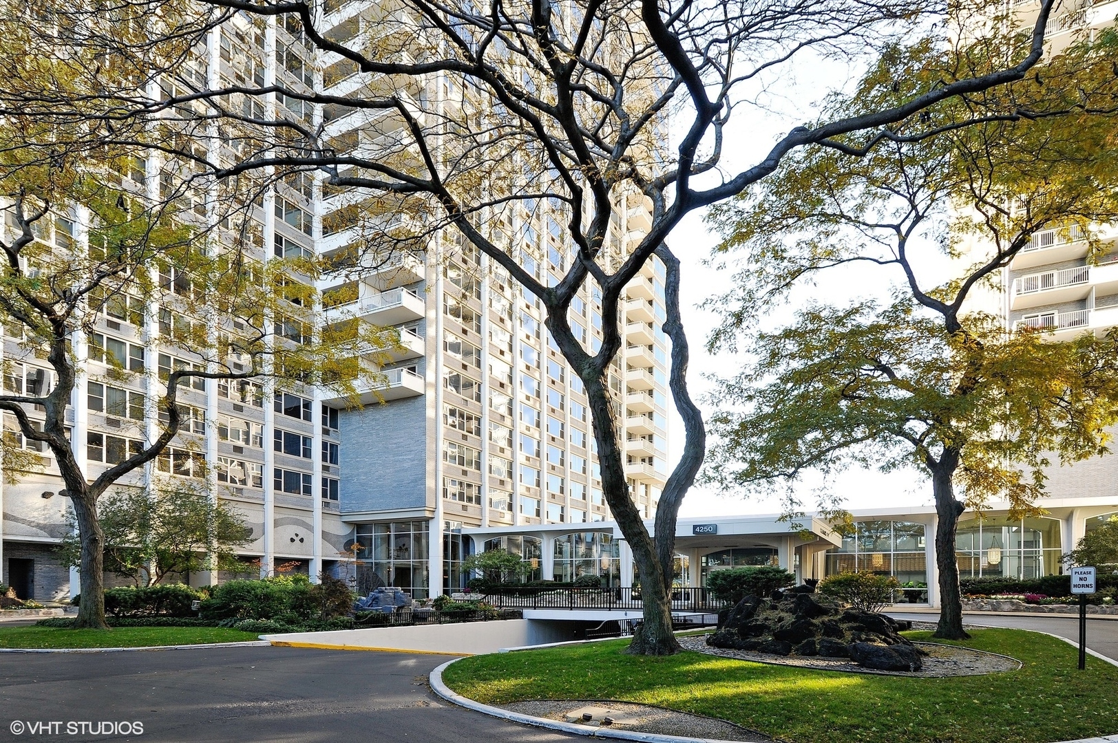 Property Photo:  4250 N Marine Drive 1711  IL 60613 