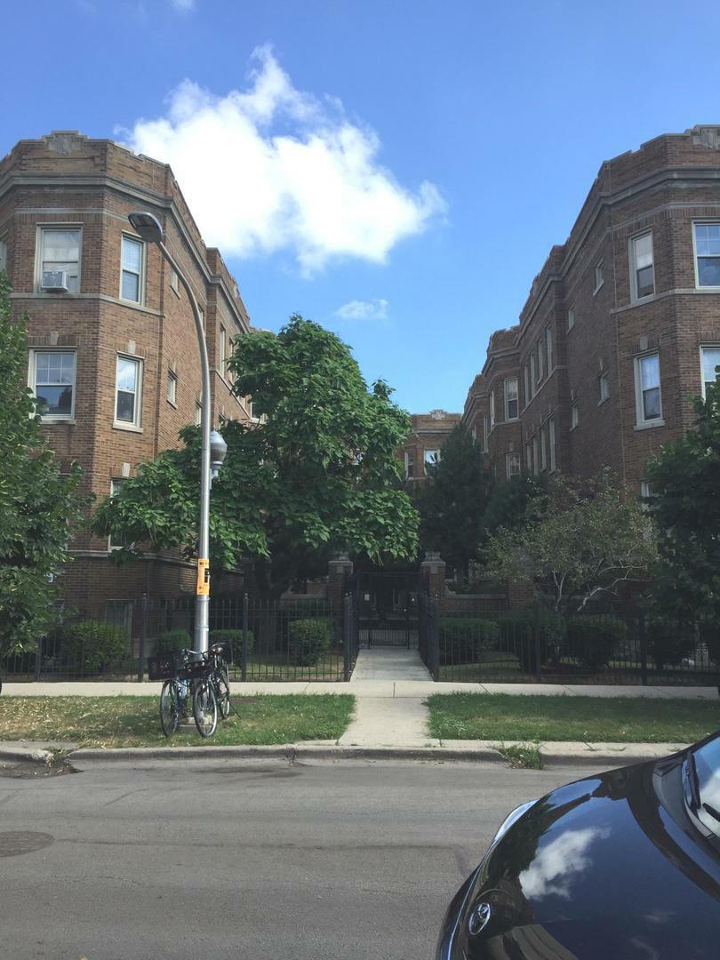 Property Photo: 830 W Sunnyside Avenue 3N IL 60640