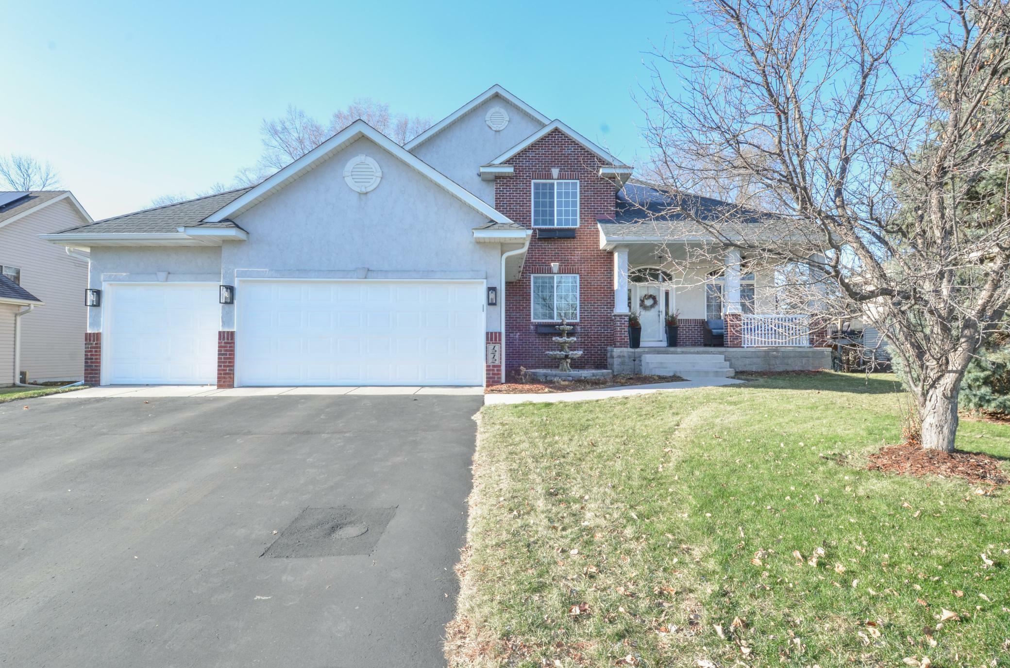 Property Photo:  1212 Cobblestone Road N  MN 55316 