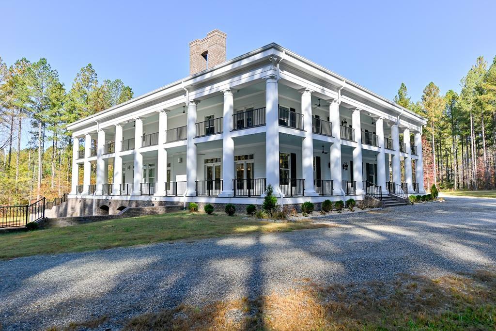 Property Photo: 7622 Farmville Road VA 23901