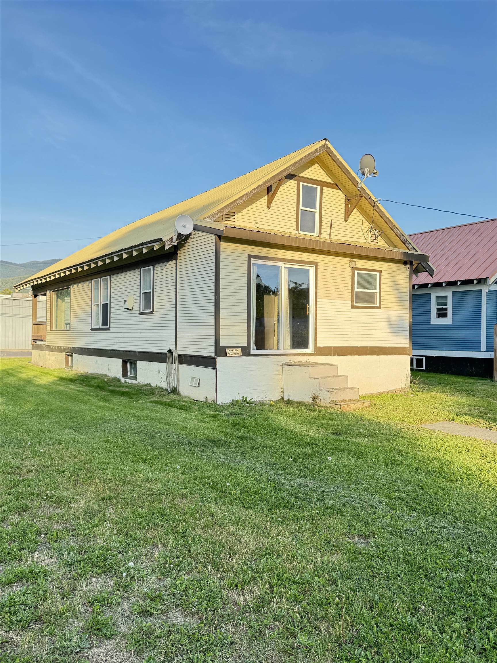Property Photo:  202 S Central Ave  WA 99139 