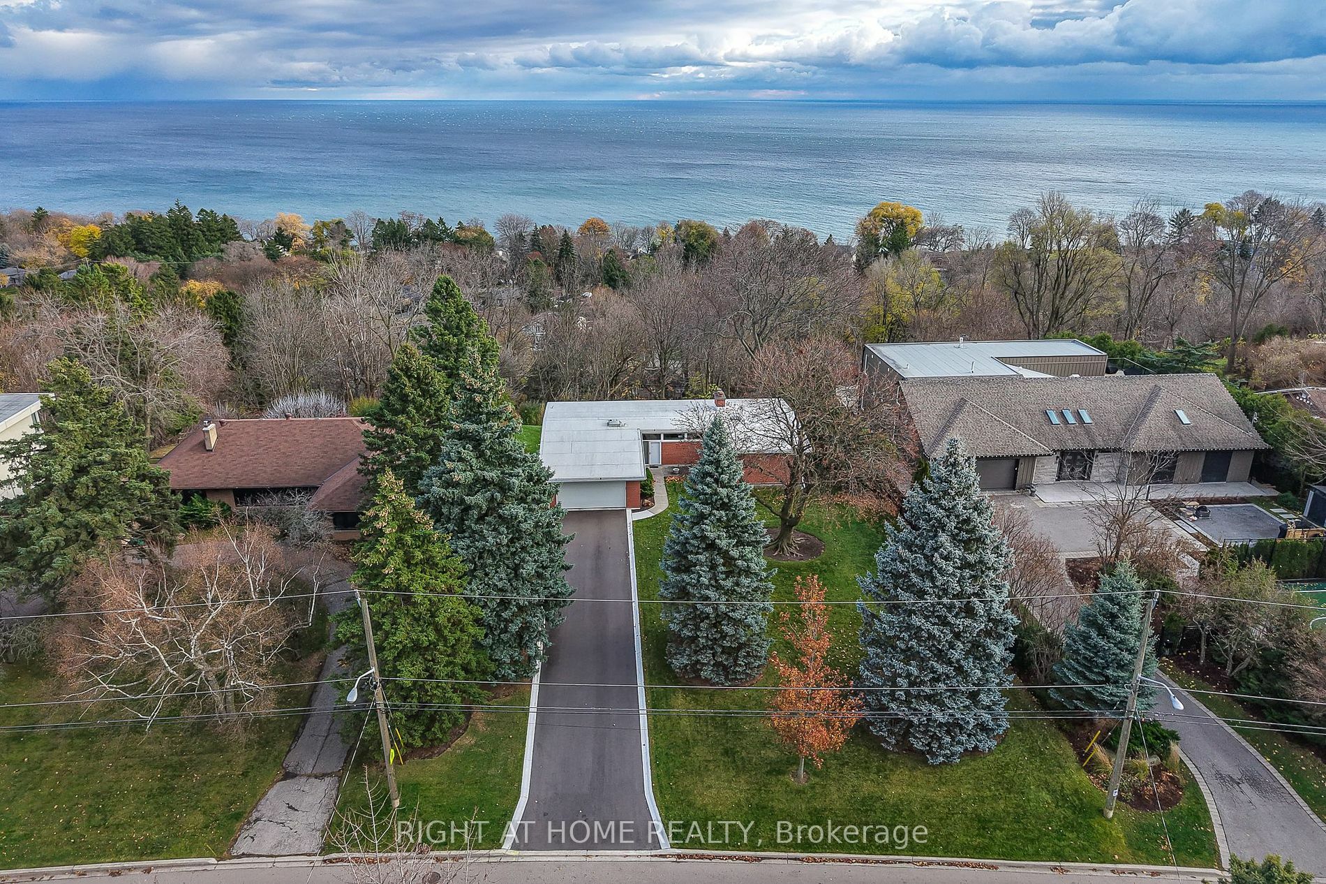 Property Photo:  59 Hill Cres  ON M1M 1J3 